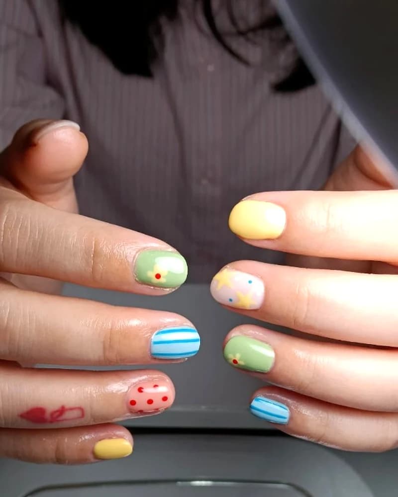 Hasil kreasi kuku pastel doodles asli dari First Nail Art Studio